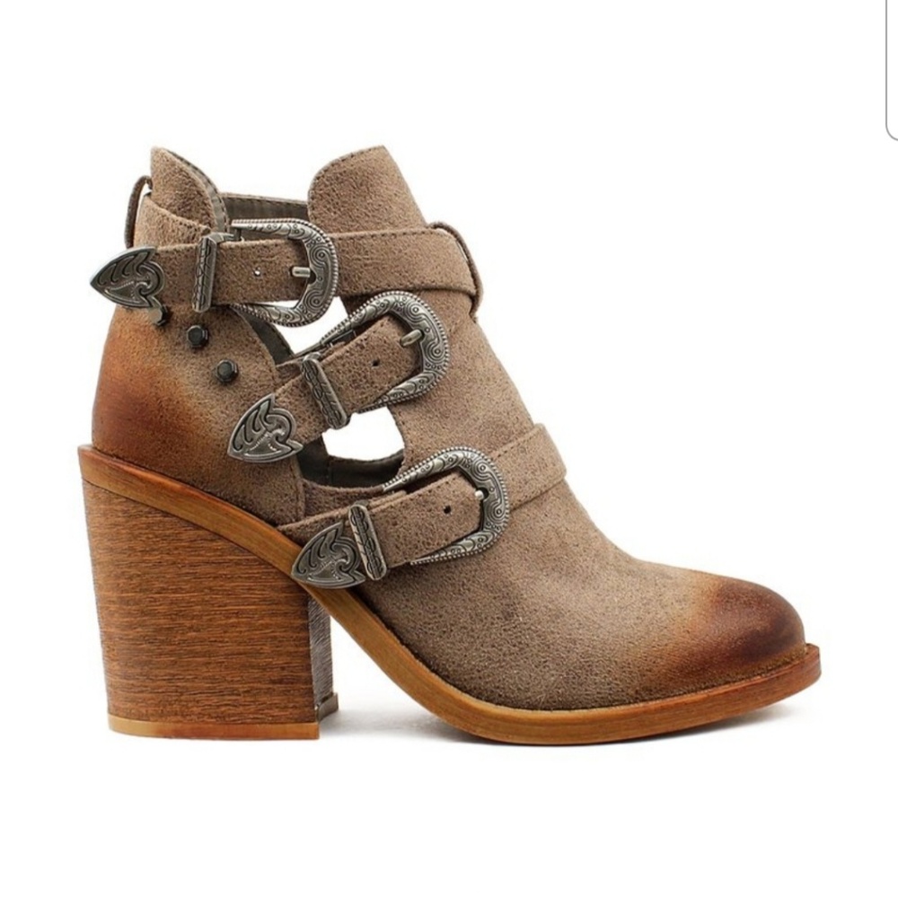 NWT Blazin Roxx booties size 6 1/2